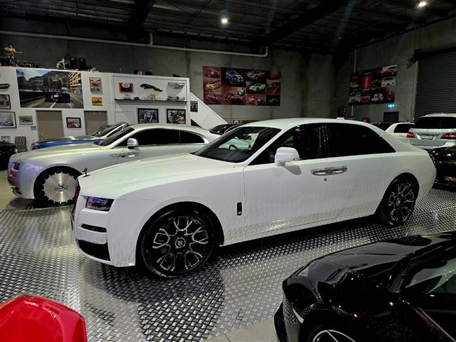 2022 ROLLS-ROYCE GHOST BLACK BADGE SEDAN - $659,888.00 - Photo 6