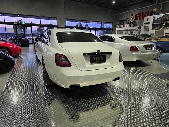 2022 ROLLS-ROYCE GHOST BLACK BADGE SEDAN - $659,888.00 - Photo 12
