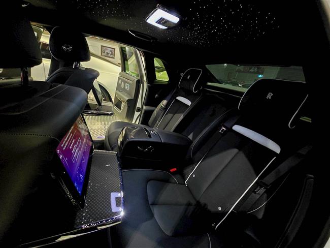 2022 ROLLS-ROYCE GHOST BLACK BADGE SEDAN - $659,888.00 - Photo 30