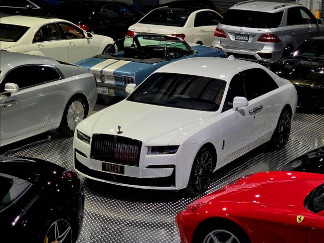 2022 ROLLS-ROYCE GHOST BLACK BADGE SEDAN - $659,888.00 - Photo 32