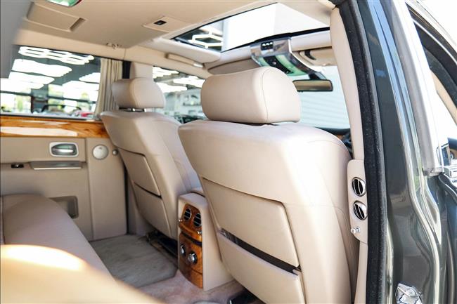 2005 ROLLS-ROYCE PHANTOM SEDAN - $269,888.00 - Photo 29